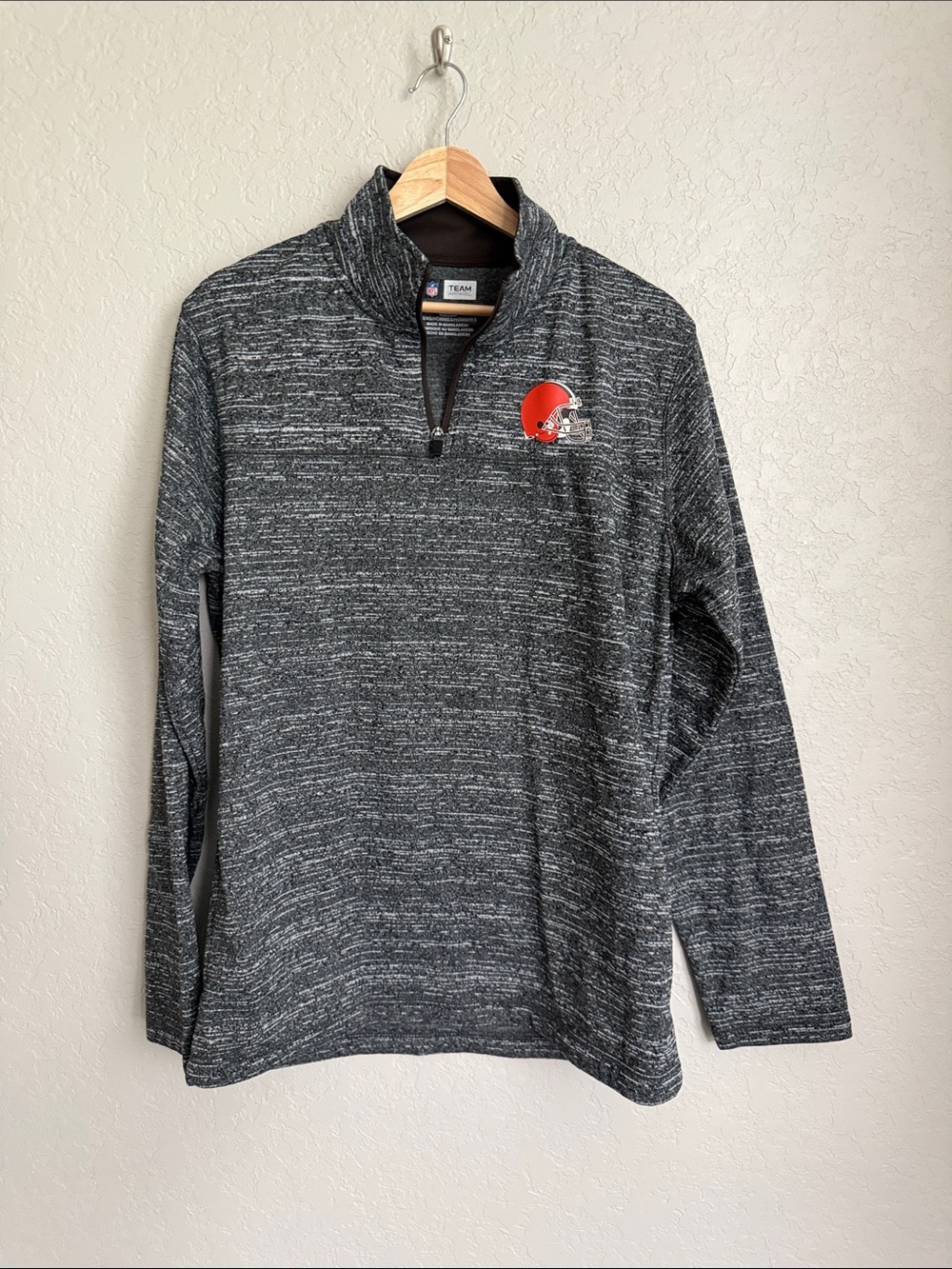 NFL Men's Black & Gray Heather Quarter-Zip Pullover with Team Helmet